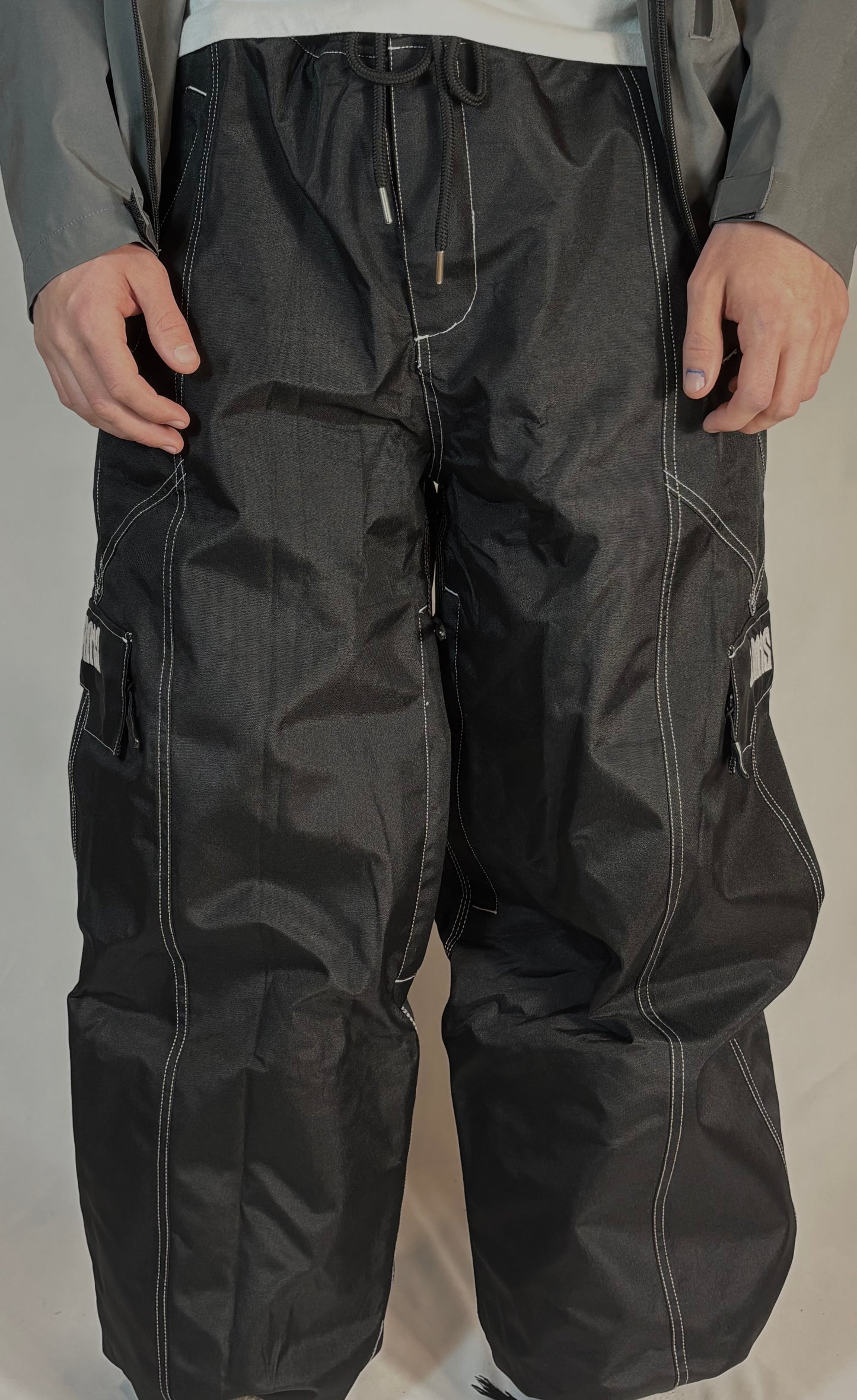 LAINS snowpants (Black with white Stitching)